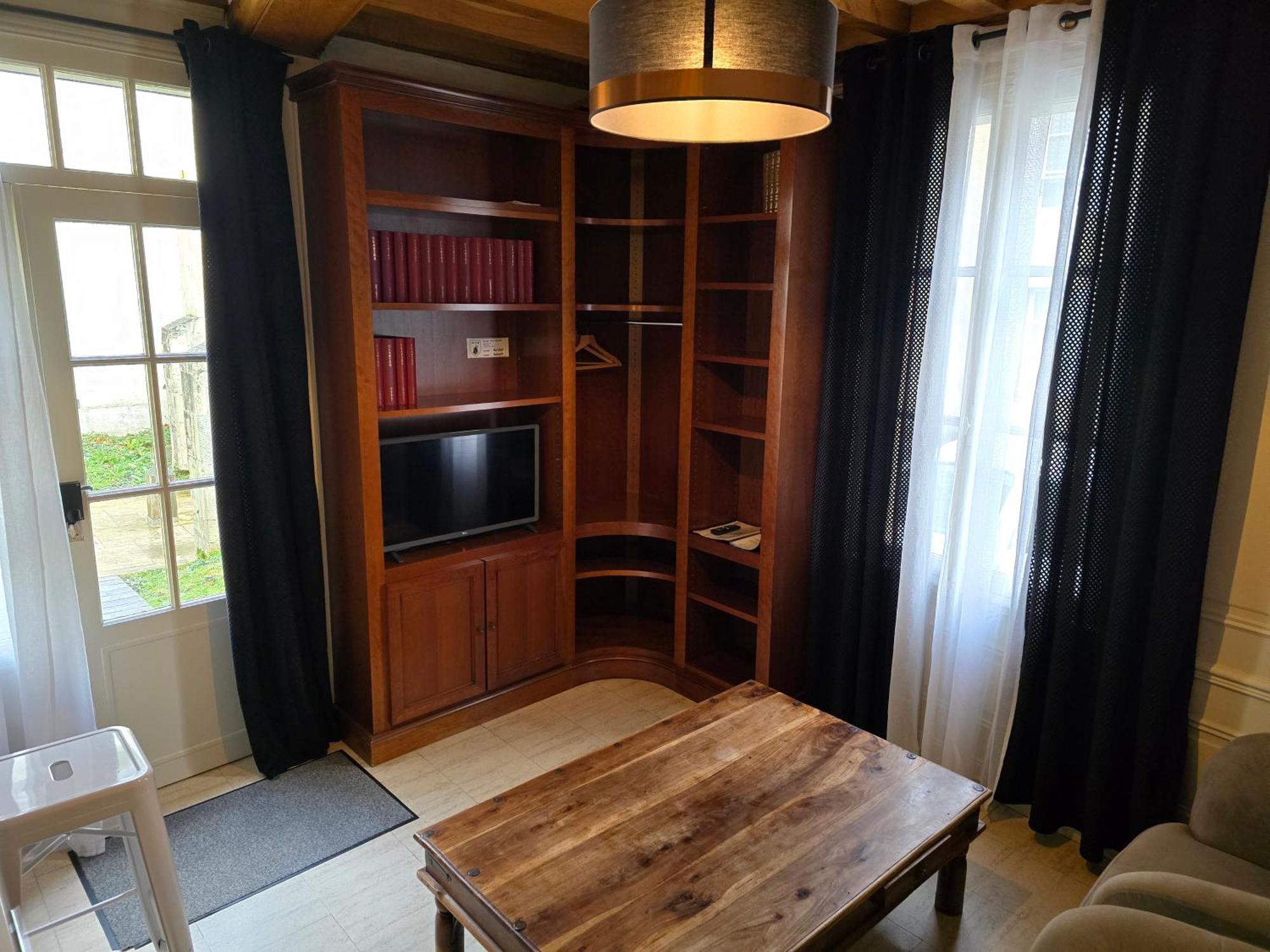 Au Loup Historic Apartments 바이외 외부 사진