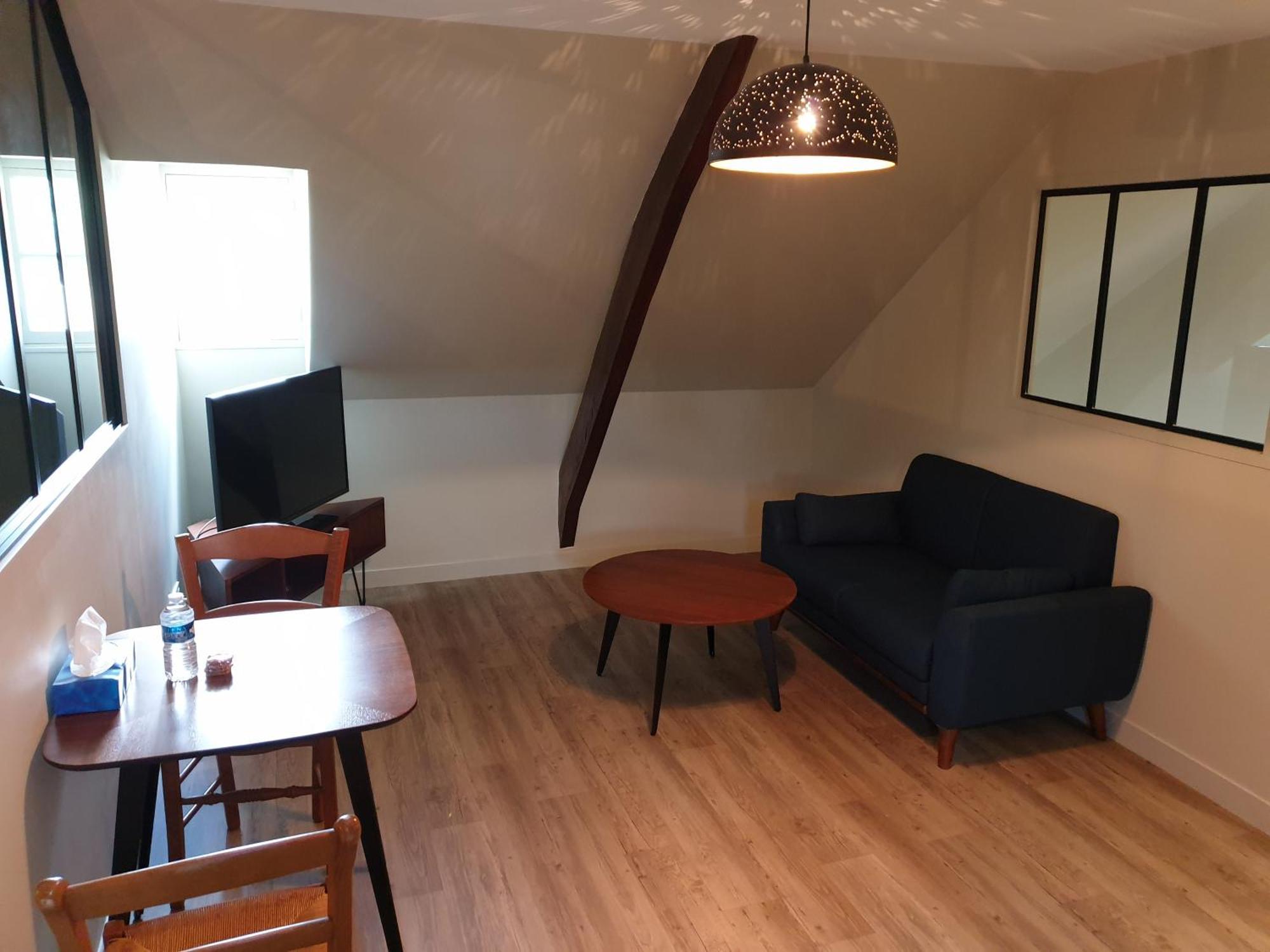 Au Loup Historic Apartments 바이외 객실 사진